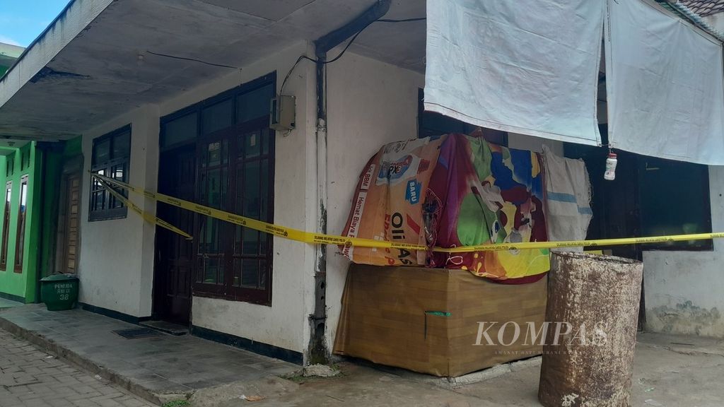 Rumah kontrakan tempat Mujiati (33) dan anaknya, A (3), ditemukan meninggal di Dusun Karangan, Desa Donowarih, Kecamatan Karangploso, Kabupaten Malang, Jawa Timur, Jumat (21/7/2023).