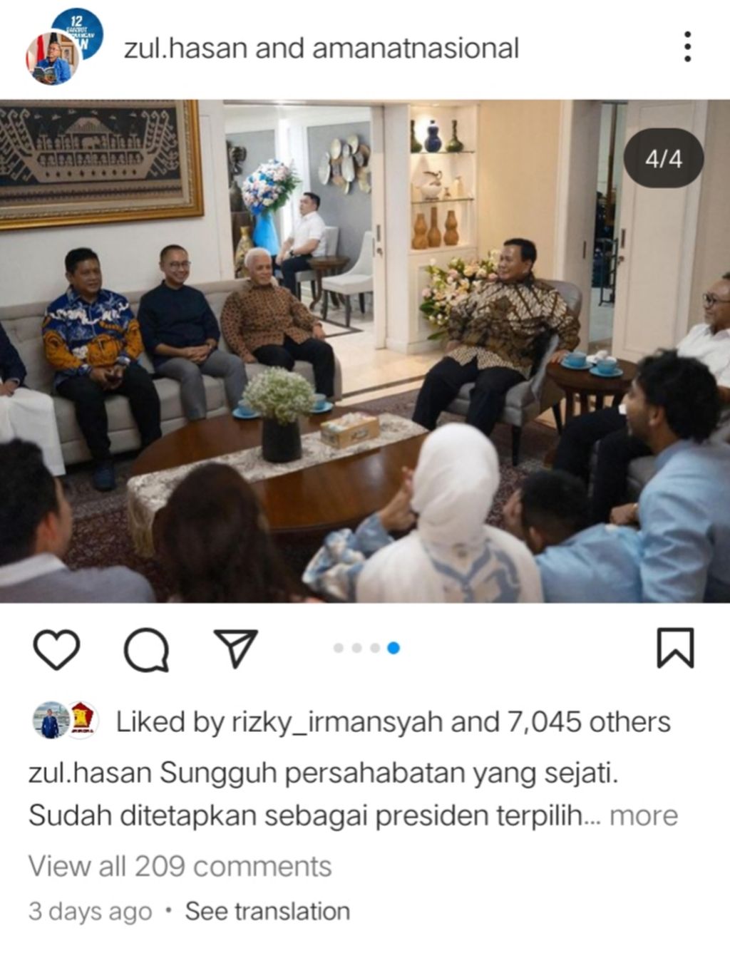 Suasana saat calon presiden peraih suara terbanyak pada Pilpres 2024, Prabowo Subianto, bersilaturahmi Idul Fitri ke kediaman Ketua Umum Partai Amanat Nasional Zulkifli Hasan di Jakarta, Kamis (11/4/2024).