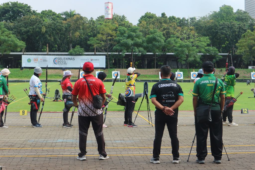 Suasana hari kedua seleksi nasional panahan di Lapangan Panahan Gelora Bung Karno, Jakarta, Jumat (10/3/2023).