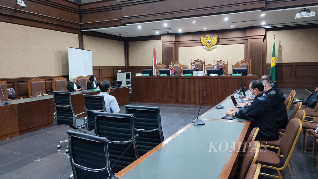 Terdakwa kasus korupsi Asabri, Benny Tjokrosaputro, dalam sidang dengan agenda pembacaan putusan di Pengadilan Tindak Pidana Korupsi Jakarta Pusat, Kamis (5/1/2023). Namun, karena putusan belum siap, sidang pun ditunda.