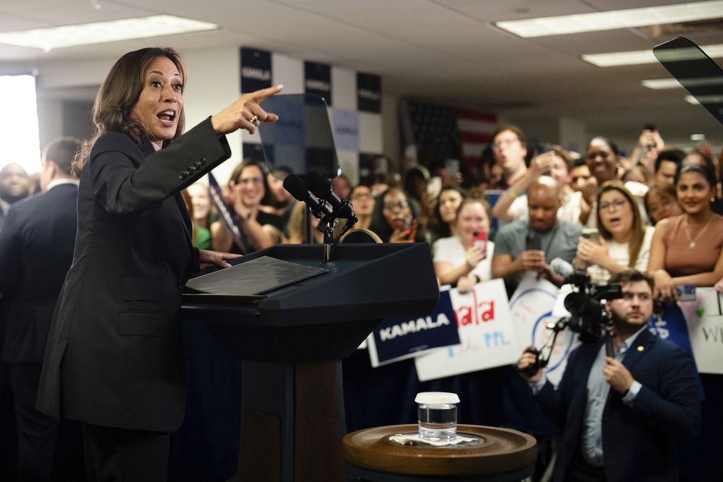 Wakil Presiden Kamala Harris berbicara di markas kampanyenya di Wilmington, AS, Senin (22/7/2024). 