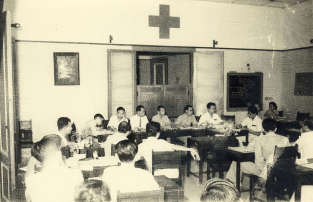 Upacara pembukaan kongres Palang Merah Indonesia (PMI) di Yogyakarta tanggal 12 November 1948.