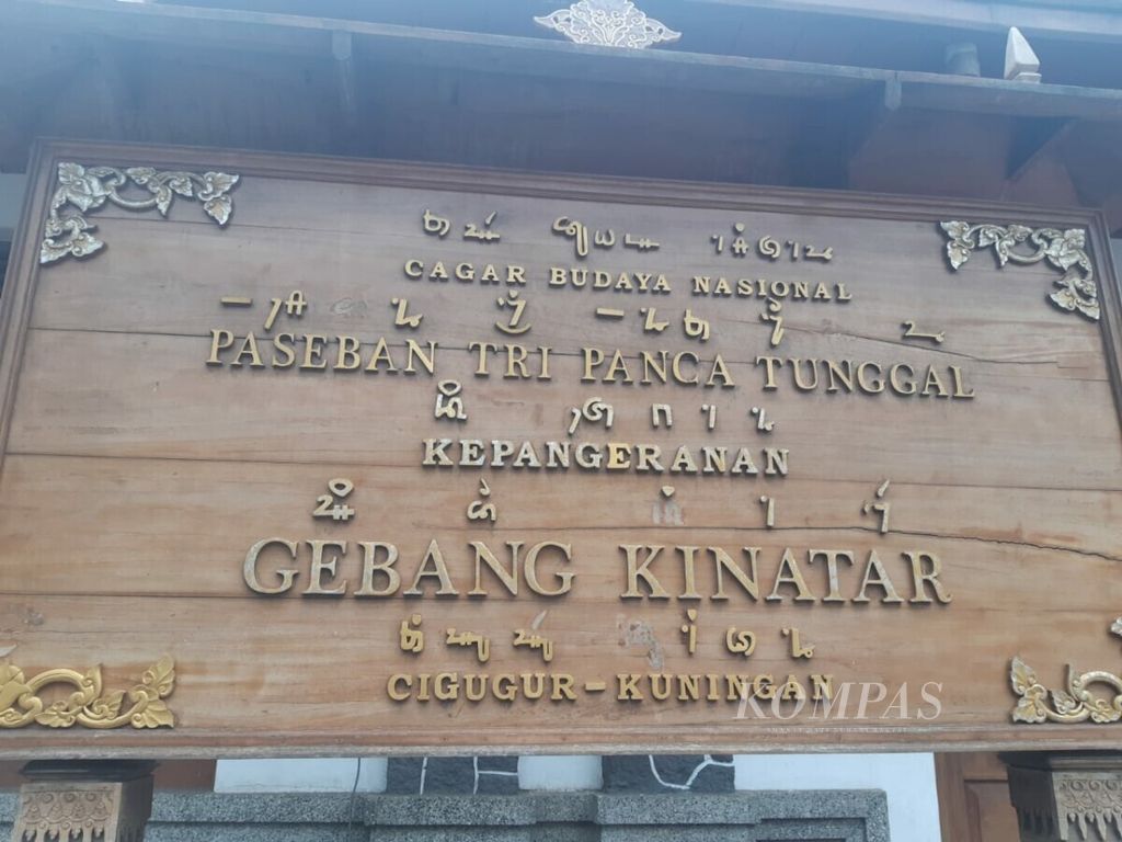 Potret papan nama Paseban Tri Panca Tunggal Cigugur, Kuningan, Jawa Barat, Senin (15/2/2021).