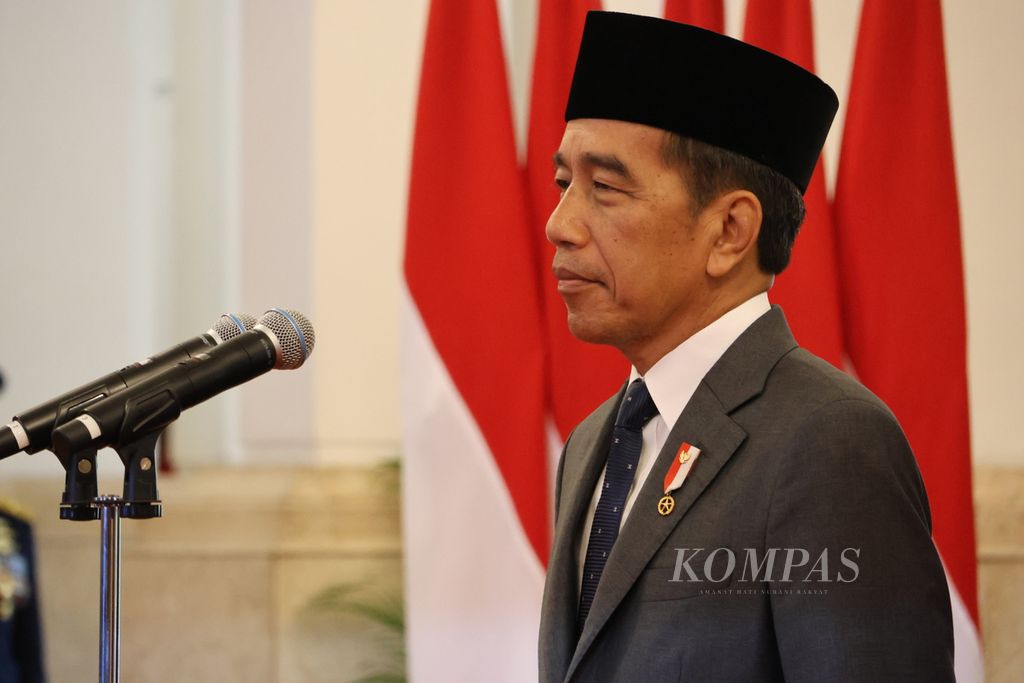 Presiden Joko Widodo memimpin pengukuhan gelar pahlawan nasional dan pemberian bintang jasa di Istana Negara, Jakarta, Jumat (11/10/2023).