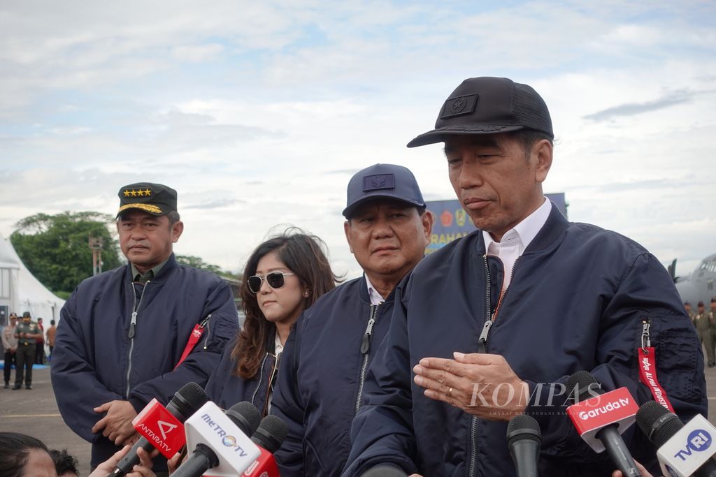 President Joko Widodo answered media questions after the aircraft handover event at Halim Perdanakusuma Air Force Base in Jakarta on Wednesday (24/1/2024).