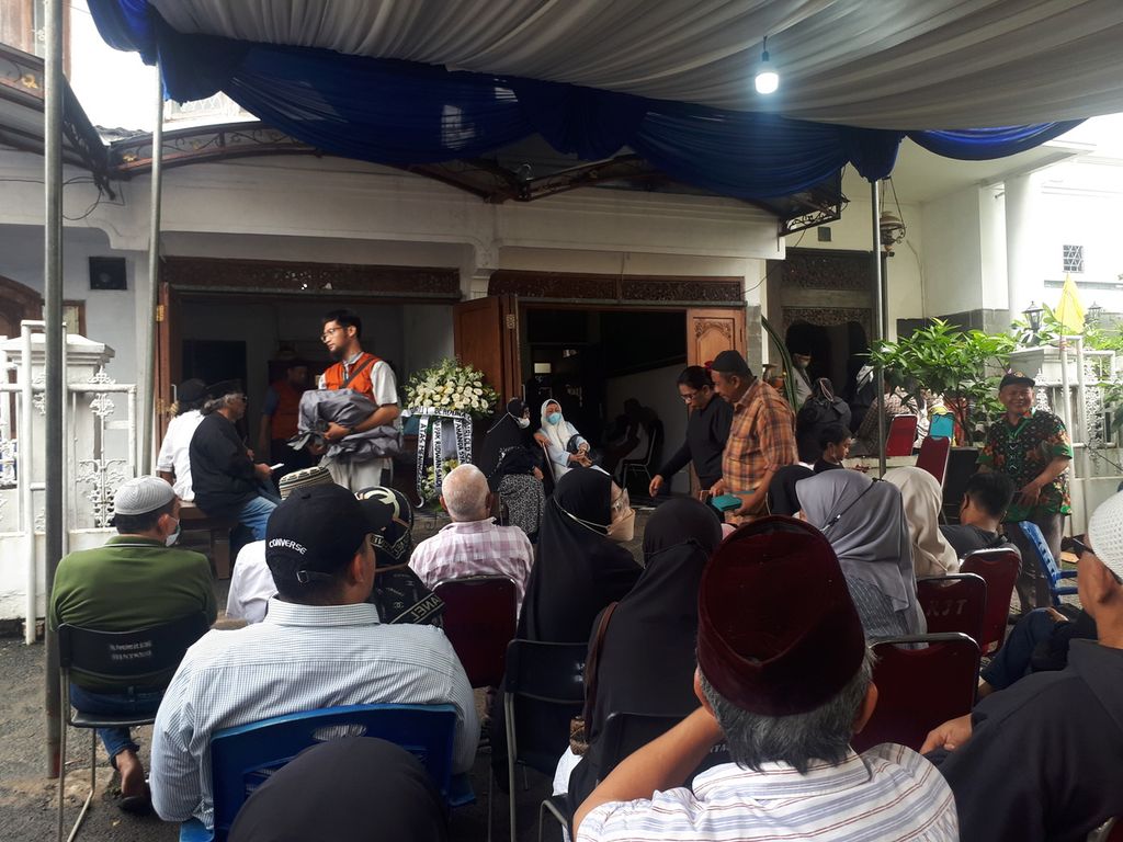 Kondisi di rumah duka almarhum Ridwan Saidi di Jalan Merak II, Bintaro Jaya Sektor 1, Jakarta Selatan, Minggu (25/12/2022).