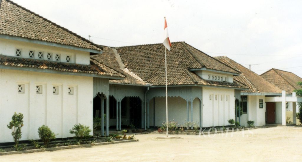 Di aula dalam kompleks gedung SPG Negeri I Yogyakarta ini berlangsung Konggres Pertama Boedi Oetomo tanggal 3 Oktober 1908. Foto diambil pada 3 Oktober 1988.