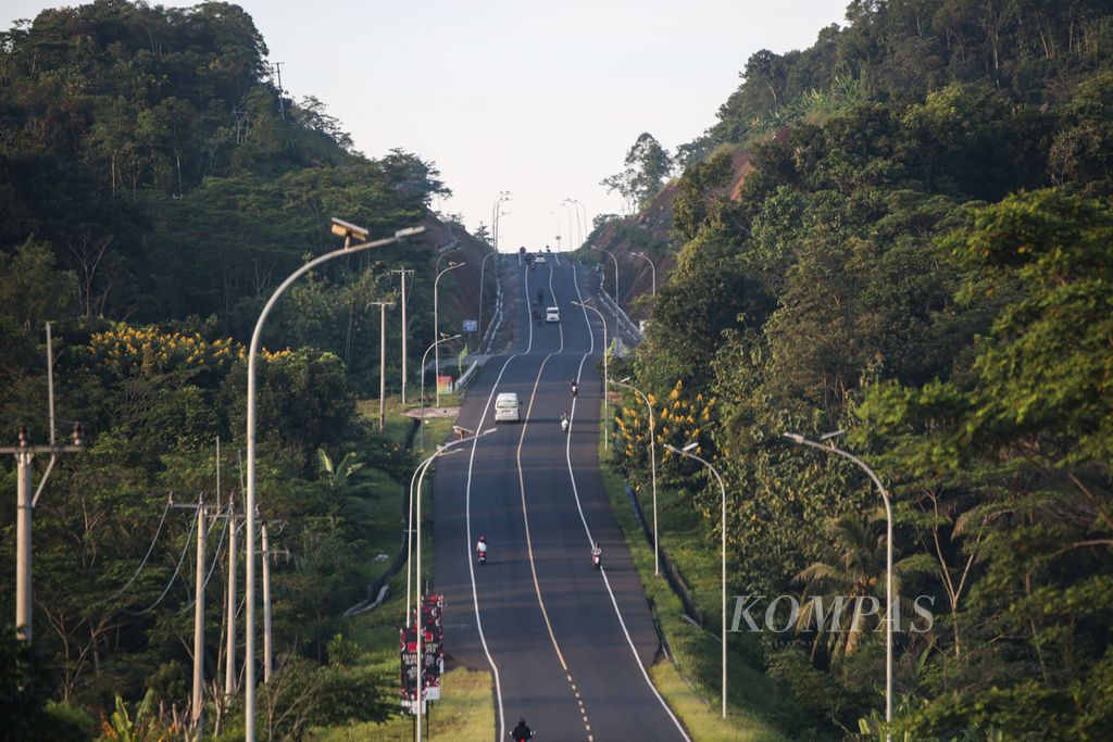 Jalan Lingkar Timur Kuningan di Kabupaten Kuningan, Jawa Barat, akan menjadi rute yang akan dilintasi oleh para peserta Cycling de Jabar 2024. Trek sepanjang 213 kilometer yang membentang dari utara hingga selatan Jawa Barat siap memacu adrenalin para peserta.