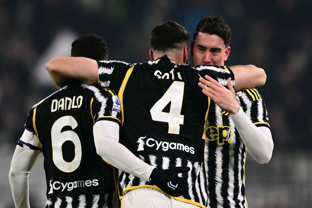 Para pemain Juventus merayakan gol kemenangan atas Napoli, Sabtu (9/12/2023) dini hari WIB.