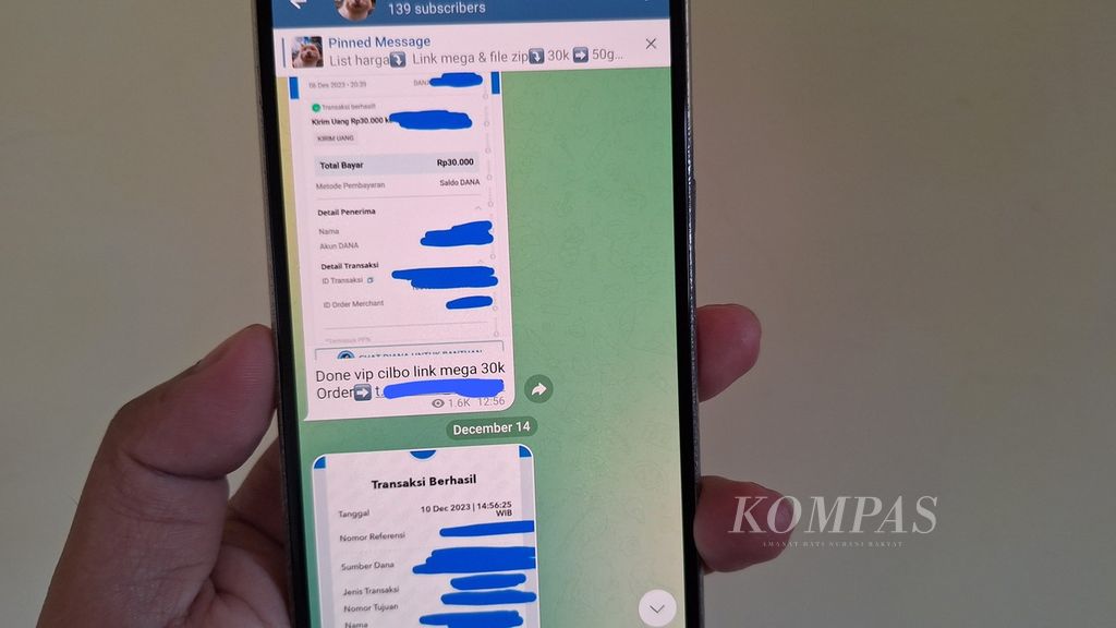 Testimonials from buyers of child porn videos from Telegram, Tuesday (27/2/2024). There were at least 100 buyers of child porn videos from one of the sellers contacted by <i>Kompas</i>.