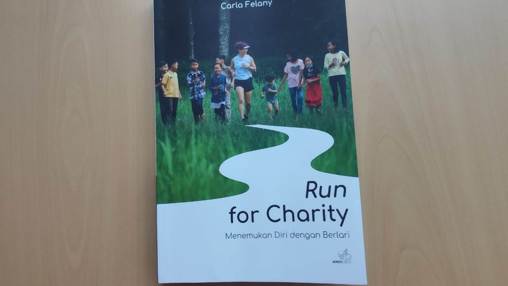 Halaman muka buku berjudul <i>Run for Charity: Menemukan Diri dengan Berlari</i>