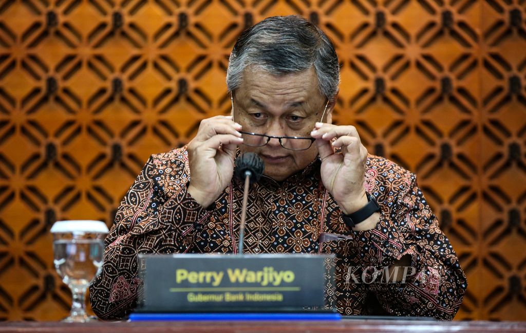 Gubernur Bank Indonesia Perry Warjiyo seusai menyampaikan pemaparan hasil Rapat Dewan Gubernur (RDG) Bank Indonesia di Jakarta, Rabu (17/01/2024). 