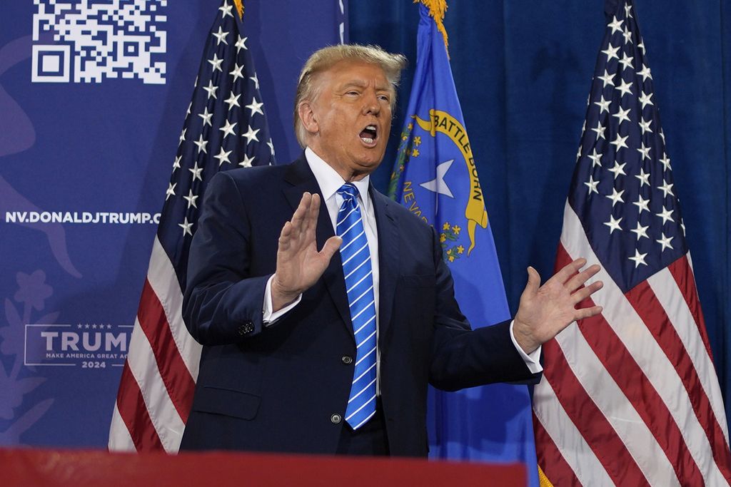 Presiden Amerika Serikat 2017-2021 Donald Trump berkampanye di hadapan pendukung Partai Republik di Las Vegas, Nevada, AS, 27 Januari 2024.  