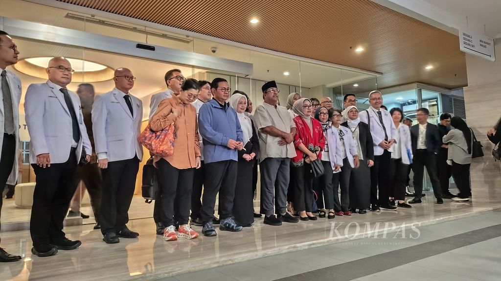 Pasangan calon gubernur dan wakil gubernur Jakarta Pramono Anung-Rano Karno memberikan keterangan pers seusai menjalani rangkaian tes kesehatan di RSUD Tarakan, Jumat (30/8/2024).