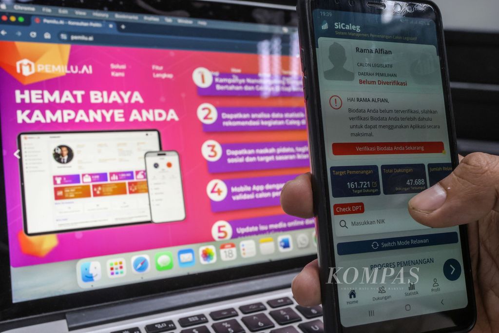 Penggunaan aplikasi konsultan untuk Pemilu 2024 di Jakarta, Kamis (18/1/2024).