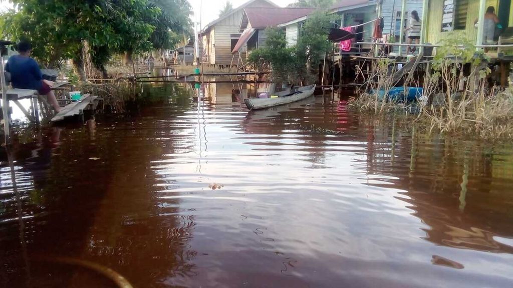 Banjir di salah satu wilayah di Kabupaten Sintang, Kalimantan Barat, Kamis (25/1/2024).