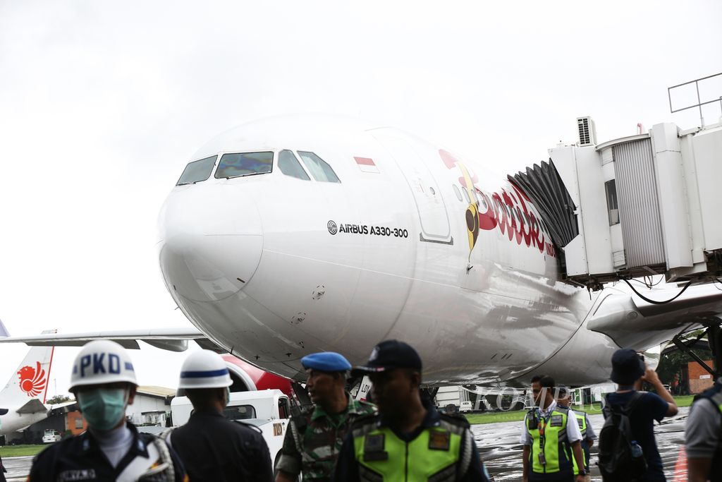 Pesawat Airbus A 330-300 milik maskapai Batik Air yang akan digunakan tim evakuasi untuk menjemput warga negara Indonesia dari Wuhan, China, di Bandara Internasional Soekarno-Hatta, Tangerang, Banten, awal Februari 2020.