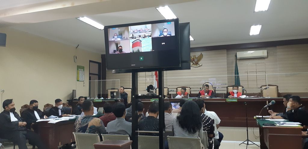 Sebanyak 12 pengusaha konstruksi atau kontraktor di Tulungagung dihadirkan sebagai saksi dalam sidang perkara korupsi dana ketok palu APBD Tulungagung 2015-2015 di Tipikor Surabaya, Selasa (21/2/2023).