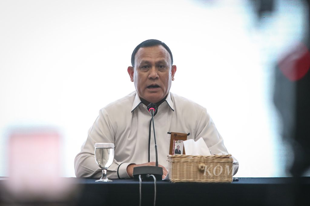 Ketua KPK Firli Bahuri menyampaikan keterangan pers di Gedung KPK, Jakarta, Senin (14/8/2023).