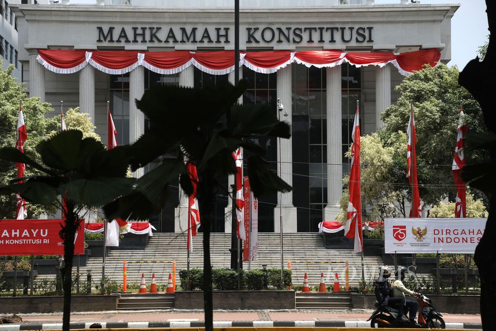 Gedung Mahkamah Konstitusi di Jalan Medan Merdeka Barat, Jakarta, Sabtu (29/8/2020). Saat ini pemerintah dan DPR sedang membahas Rancangan Undang-Undang Mahkamah Konstitusi. 