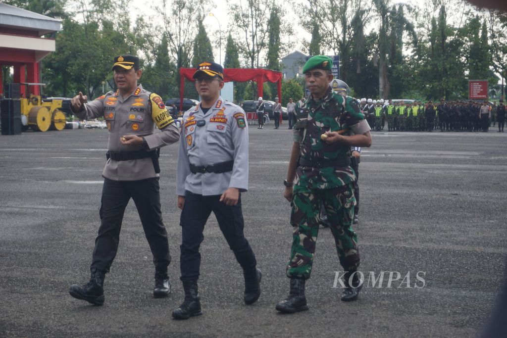 Suasana Apel Gelar Pasukan Operasi Ketupat Candi 2024 di GOR Satria Purwokerto, Banyumas, Jawa Tengah, Kamis (4/4/2024).