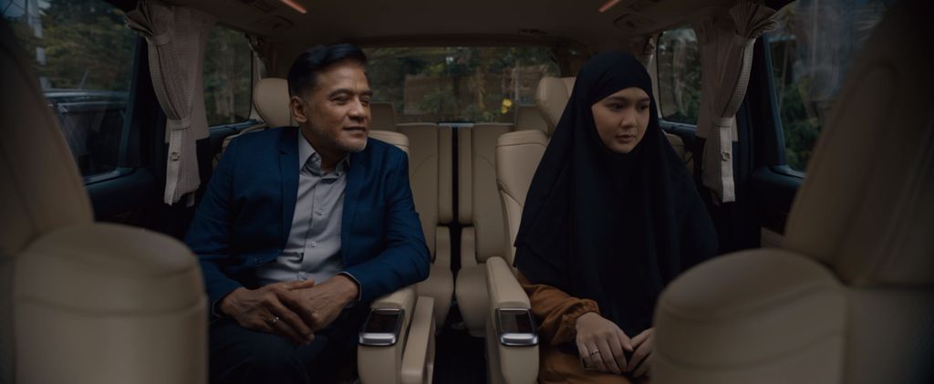 Potongan adegan film <i>Perjalanan Pembuktian Cinta</i> yang tayang di bioskop Indonesia mulai 7 Maret 2024. Film ini diperankan, antara lain, oleh Dea Annisa, Yayu Unru, Donny Damara, dan Teuku Ryan.