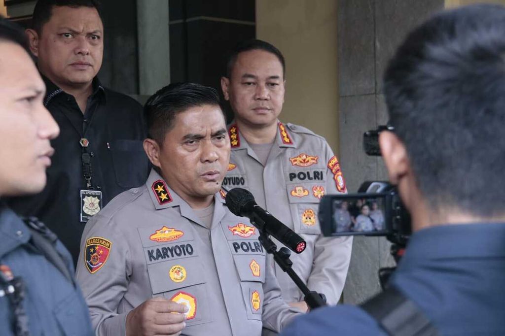Kepala Polda Metro Jaya Inspektur Jenderal Karyoto mendatangi Polres Metro Depok di Depok, Jawa Barat, Kamis (25/5/2023).