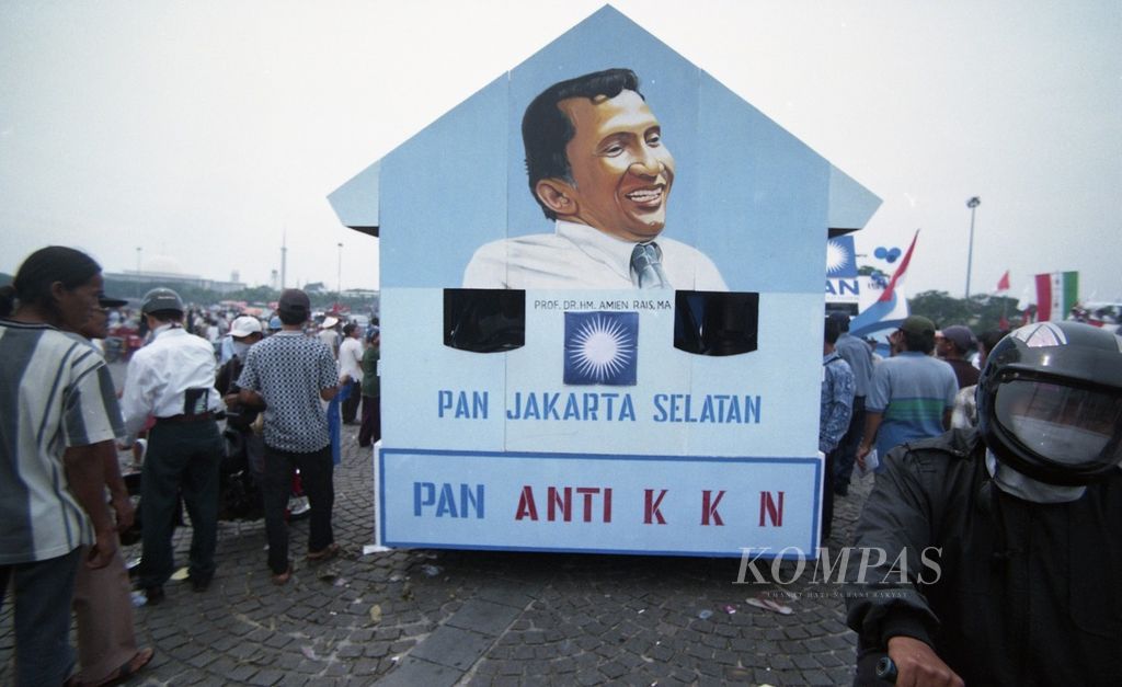 Hari pertama kampanye Pemilu 1999 di Jakarta meriah dengan pawai dari partai politik peserta pemilu, Kamis (19/5/1999).