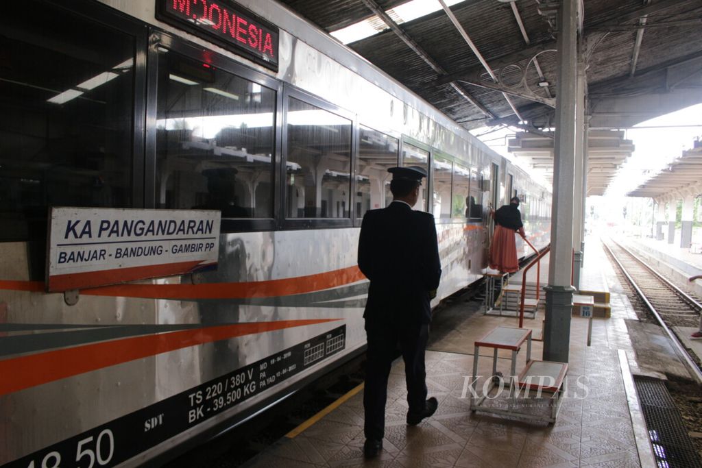 KA Pangandaran di Stasiun Bandung Jawa Barat 
