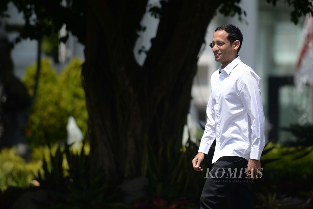 Pendiri Gojek, Nadiem Makarim, menyambangi Kompleks Istana Kepresidenan Jakarta, Senin (21/10/2019). Ia datang ke Kompleks Istana Kepresidenan berbarengan dengan rencana Presiden Joko Widodo yang akan mengenalkan para calon menterinya.