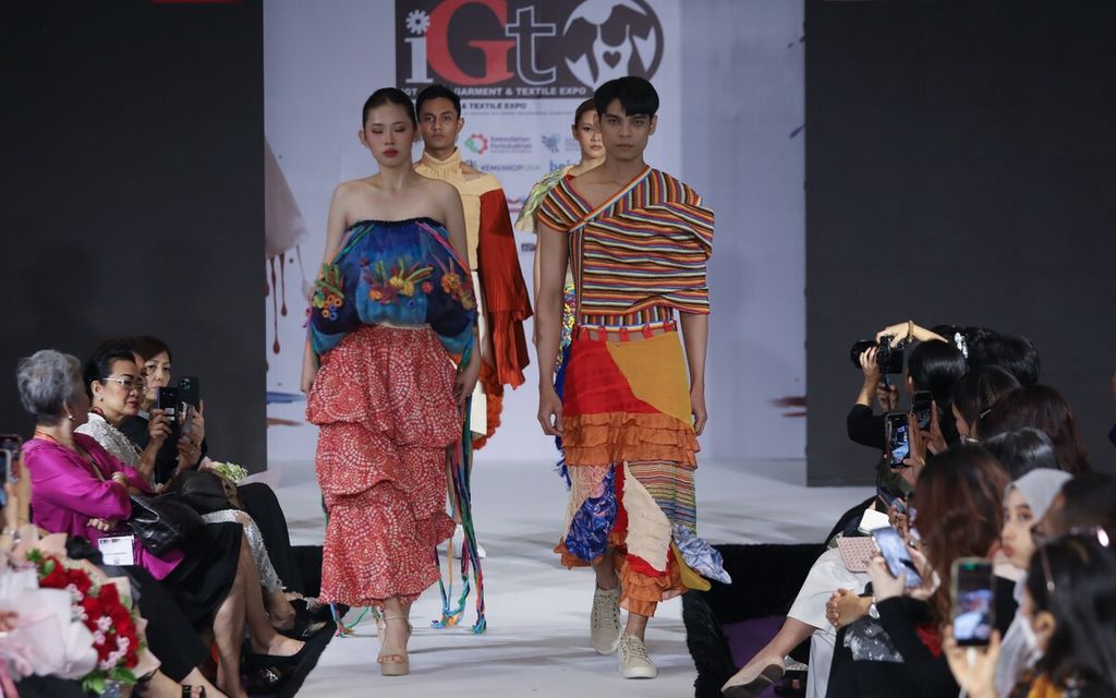 Busana karya Gabriela Von Jonas, mahasiswi Istituto di Moda Burgo Milan-Italia atau Burgo Indonesia.