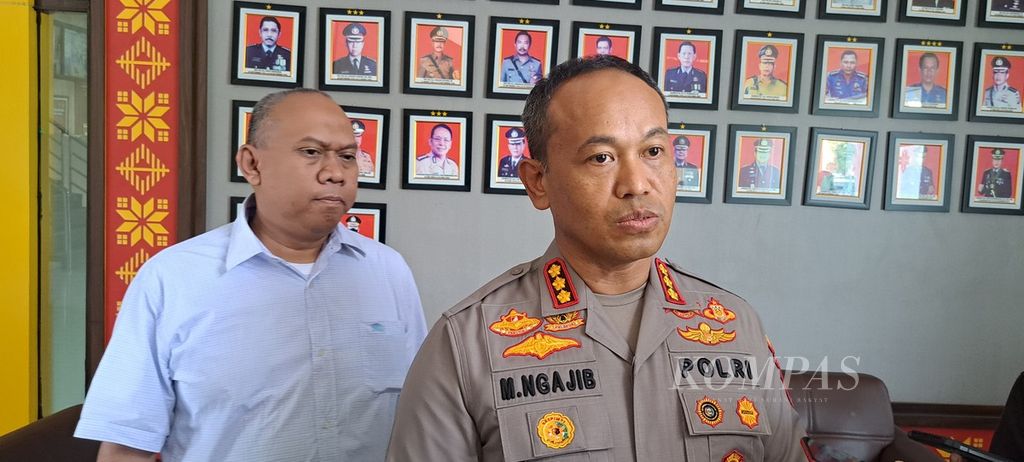 Kapolrestabes Palembang Komisaris Besar Mokhamad Ngajib memberikan keterangan terkait penangkapan anggota DPRD Kota Palembang berinisial SZ yang melakukan penganiayaan terhadap seorang perempuan, Kamis (25/8/2022). 