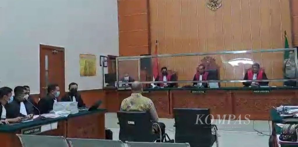 Sidang pemeriksaan saksi untuk terdakwa Irjen Teddy Minahasa di Pengadilan Negeri Jakarta Barat, Jakarta Barat, Senin (20/2/2023).