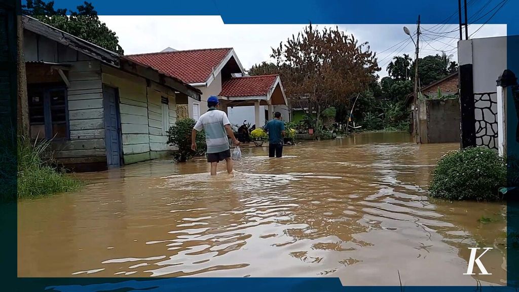 Banjir kiriman dari kawasan hulu melanda sejumlah wilayah di Kota Jambi, mulai dari Kecamatan Jelutung, Telanaipura, hingga Kotabaru, Jumat (11/11/2022).