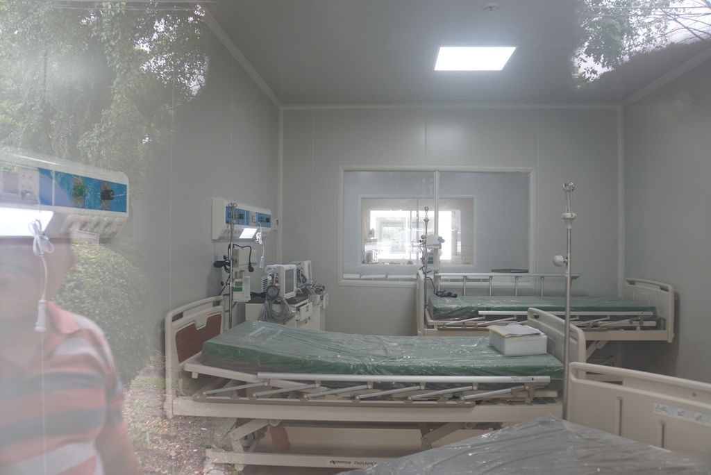 Ruang isolasi yang telah dilengkapi peralatan medis di Gedung Palma RSUP Kandou, Manado, Sulawesi Utara, siap digunakan untuk menampung pasien Covid-19 yang membutuhkan alat bantu napas. Gedung baru itu akan dapat menampung 28 pasien.