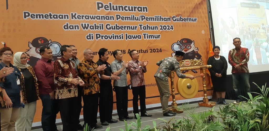 Peluncuran Pemetaan Kerawanan Pilgub dan Pilkada Jatim 2024 oleh Bawaslu Jatim, Minggu (18/8/2024). Potensi kerawanan, antara lain, politik uang, data pemilih, dan netralitas aparatur negara mulai dari ASN, TNI, hingga Polri. 