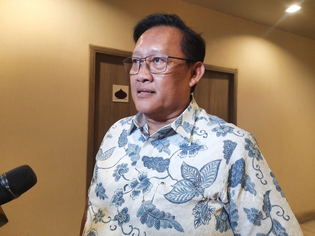 Presiden Direktur Lion Air Group Daniel Putut Kuncoro menjawab pertanyaan wartawan seusai peluncuran Kompas Travel Fair 2024 di Jakarta, Jumat (5/7/2024). 