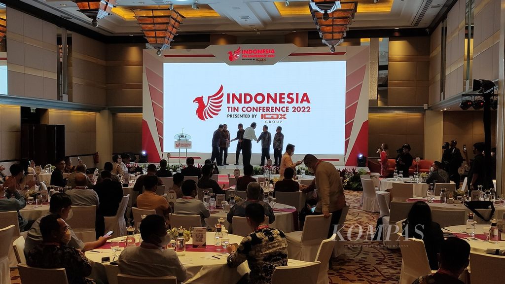 Suasana Indonesia Tin Conference 2022 yang digelar Bursa Komoditi & Derivatif Indonesia (ICDX) di Jakarta, Rabu (19/10/2022). Isu yang hangat dan dibicarakan dalam konferensi timah itu adalah rencana pemerintah melarang ekspor timah demi hilirisasi timah.