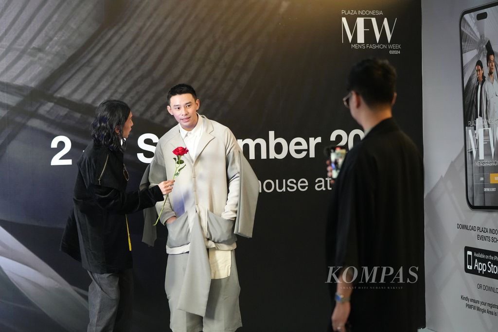 Suasana peragaan busana Plaza Indonesia Men’s Fashion Week di Jakarta, Rabu (4/9/2024). Perhelatan bertema ”Modern Gentleman” itu mempersembahkan 22 peragaan busana dan enam presentasi busana dengan 40 merek ternama selama enam hari. 