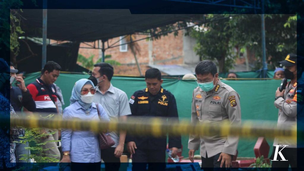 Polres Ponorogo melakukan ekshumasi makam AM (17), korban kekerasan di Pesantren Modern Darussalam Gontor, Ponorogo, Jawa Timur, Kamis (8/9/2022). Otopsi dilakukan di lokasi TPU Sei Selayur, Palembang, Sumatera Selatan. 