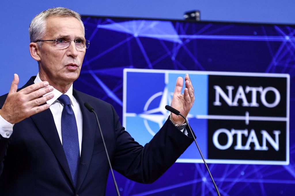 Sekretaris Jenderal NATO Jens Stoltenberg memberikan keterangan pers terkait aneksasi Rusia atas empat wilayah pendudukan di Ukraina, 30 September 2022.  