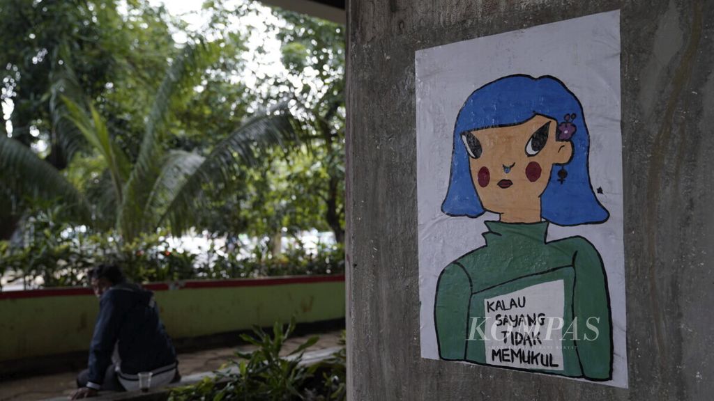 Penolakan kekerasan terhadap perempuan disuarakan aktivis dalam media luar ruang di kolong Jalan Saharjo, Tebet, Jakarta Selatan, Kamis (19/3/2020). Catatan Tahunan Komisi Nasional Anti Kekerasan terhadap Perempuan (Komnas Perempuan) 2020 selama 12 tahun, jumlah laporan kasus kekerasan terhadap perempuan meningkat hampir delapan kali lipat. 
