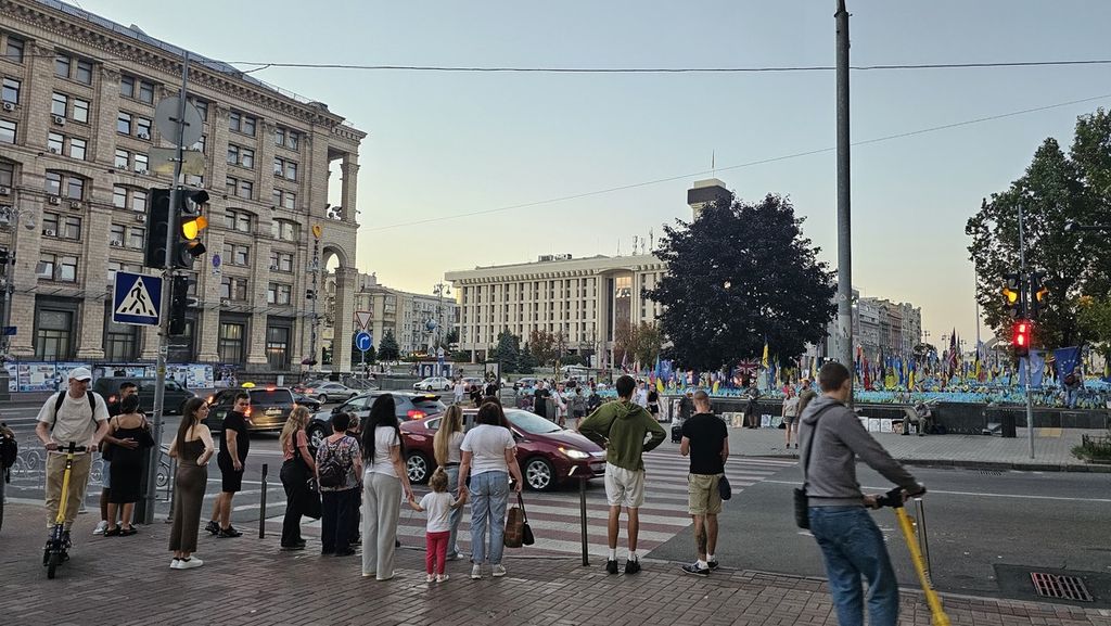 Suasana ibu kota Kyiv, Ukraina, Jumat (16/8/2024) sore.