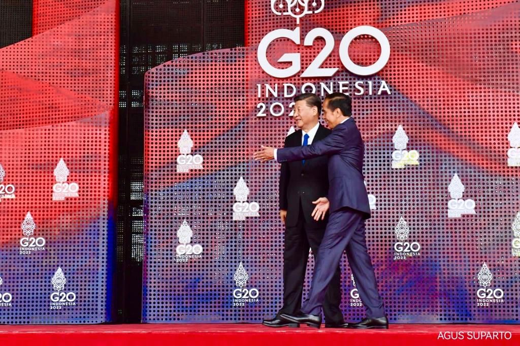 Presiden Joko Widodo saat menyambut Presiden China Xi Jinping di lokasi Konferensi Tingkat Tinggi (KTT) G20 di Nusa Dua, Bali, Selasa (15/11/2022).