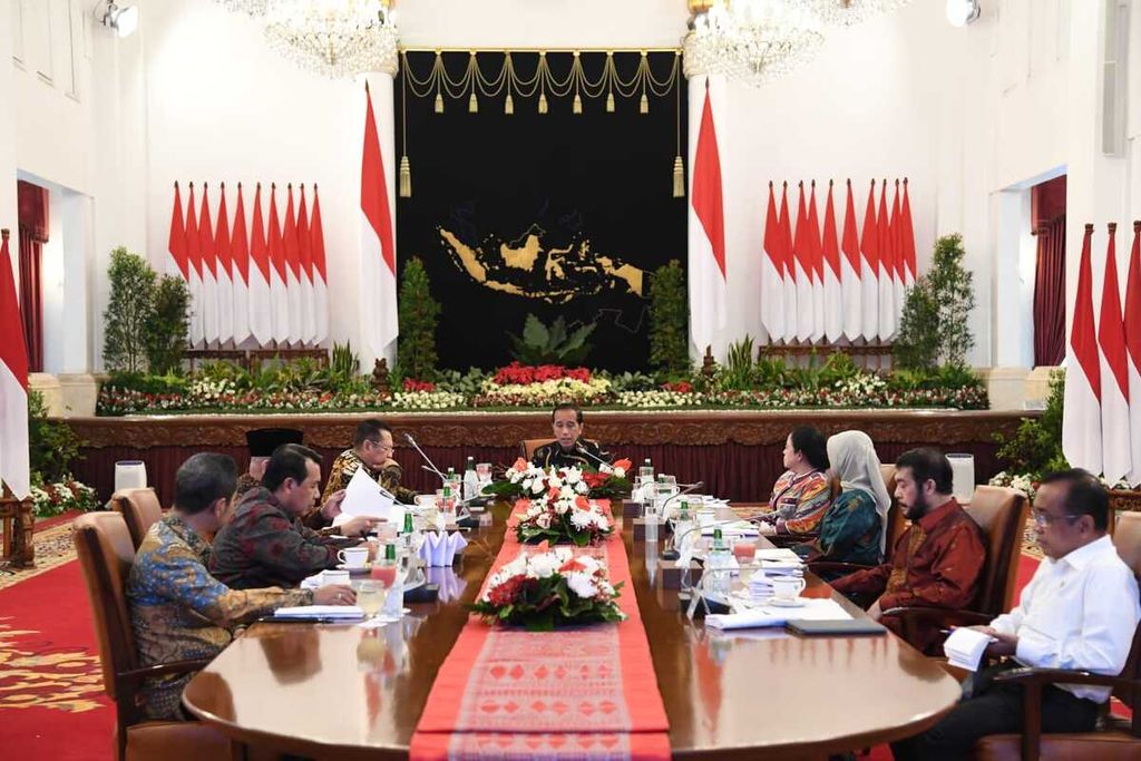 Presiden Joko Widodo bertemu tujuh pimpinan lembaga tinggi negara di Istana Negara, Jakarta, Jumat (12/8/2022).
