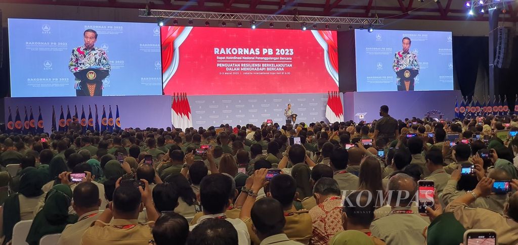Presiden Joko Widodo membuka Rapat Koordinasi Nasional Badan Nasional Penanggulangan Bencana 2023 di Jakarta, Kamis (2/3/2023).