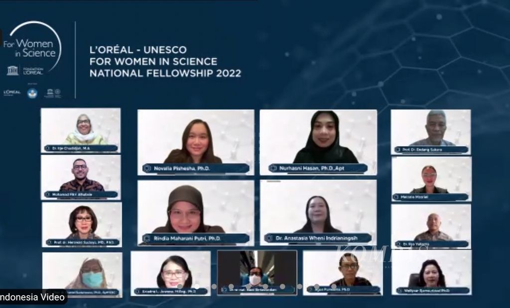 Suasana penyerahan penghargaan kepada empat perempuan peneliti Indonesia yang menerima L’Oreal–UNESCO For Women In Science National Fellowship 2022, Kamis (10/11/2022).