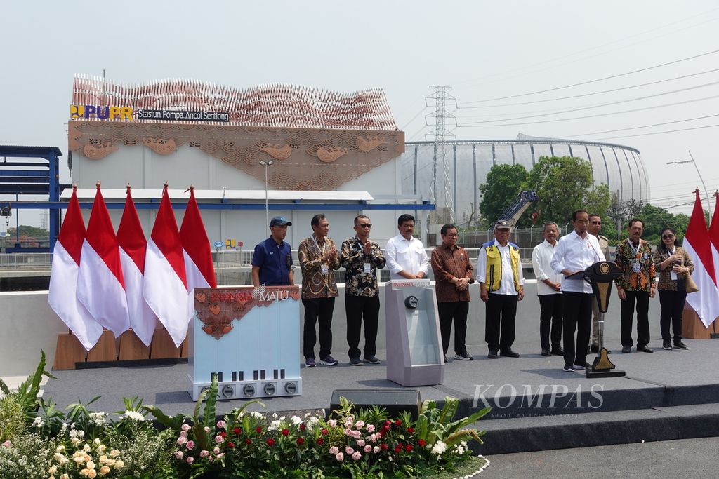 Presiden Joko Widodo saat memberikan sambutan pada peresmian Stasiun Pompa Ancol Sentiong, Jakarta, Senin (11/12/2023). Penyelesaian pompa Ancol Sentiong diharapkan dapat mengurangi banjir di Jakarta hingga sekitar 62 persen.