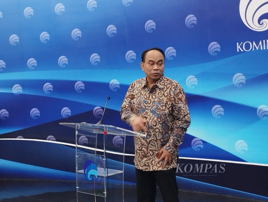 Menteri Komunikasi dan Informatika Budi Arie Setiadi dalam konferensi pers terkait judi daring, Kamis (20/7/2023), di Jakarta.