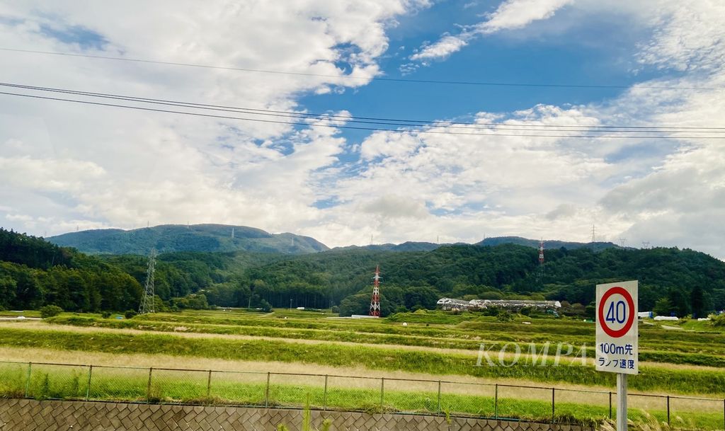 Lahan pertanian di prefektur Nagano, Jepang, pada 5 Oktober 2023. Luas sawah dan produksi beras di Jepang terus menyusut dalam beberapa dekade terakhir. Sebab, nasi bukan lagi menjadi pangan utama Jepang. Warga Jepang memilih pangan berbahan tepung atau bahan lain.